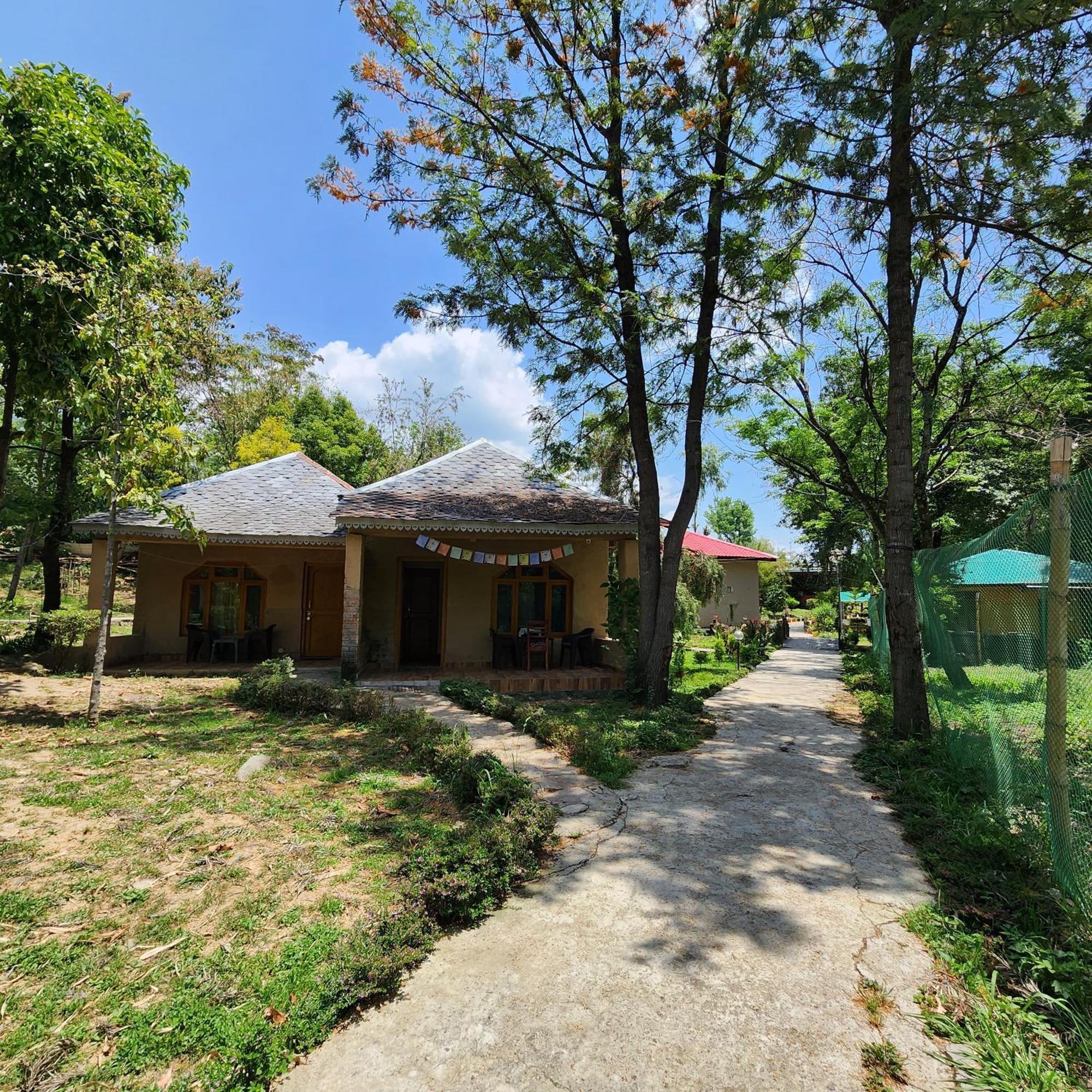 Namlang Resort Bīr Buitenkant foto