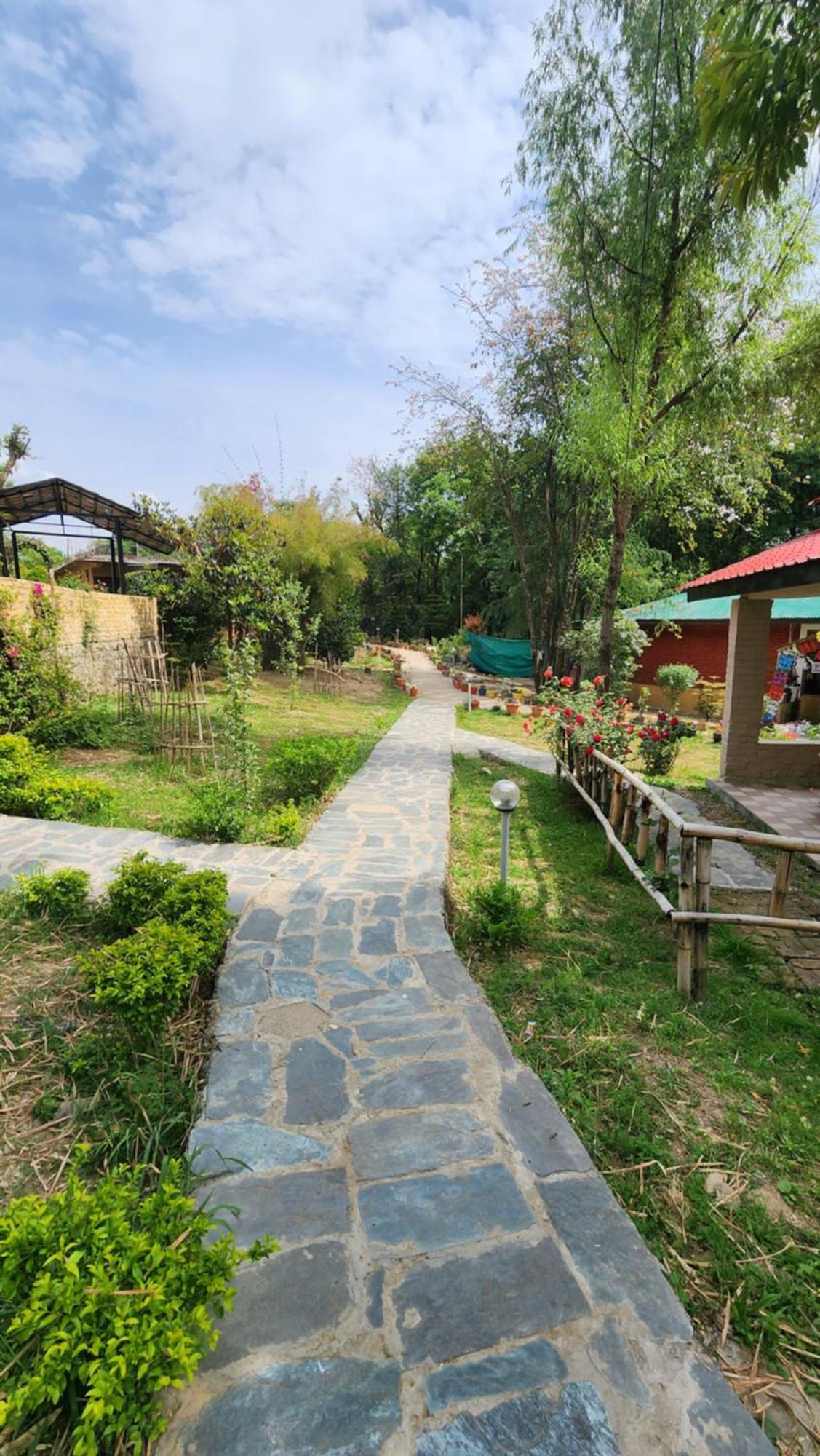 Namlang Resort Bīr Buitenkant foto