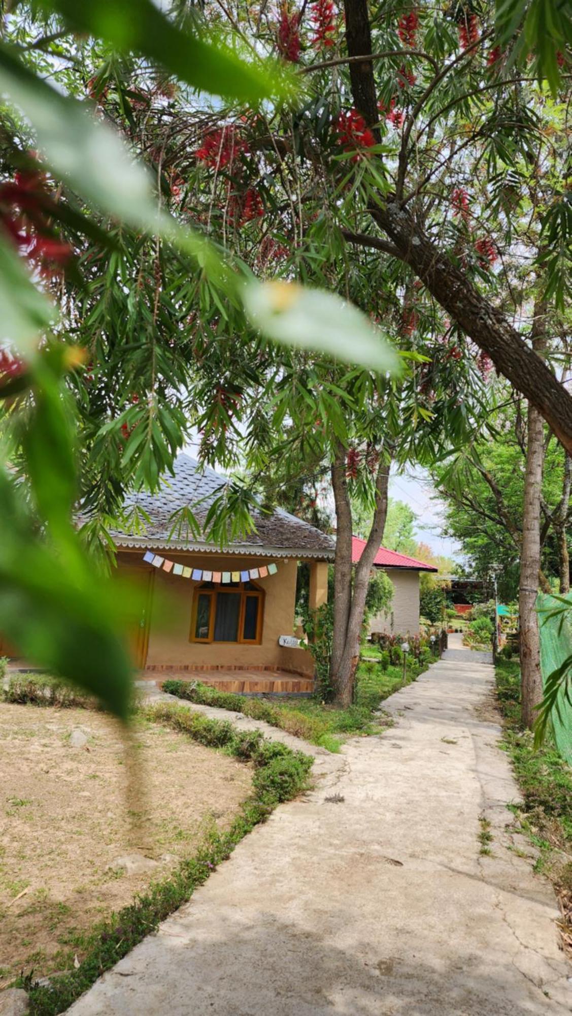 Namlang Resort Bīr Buitenkant foto