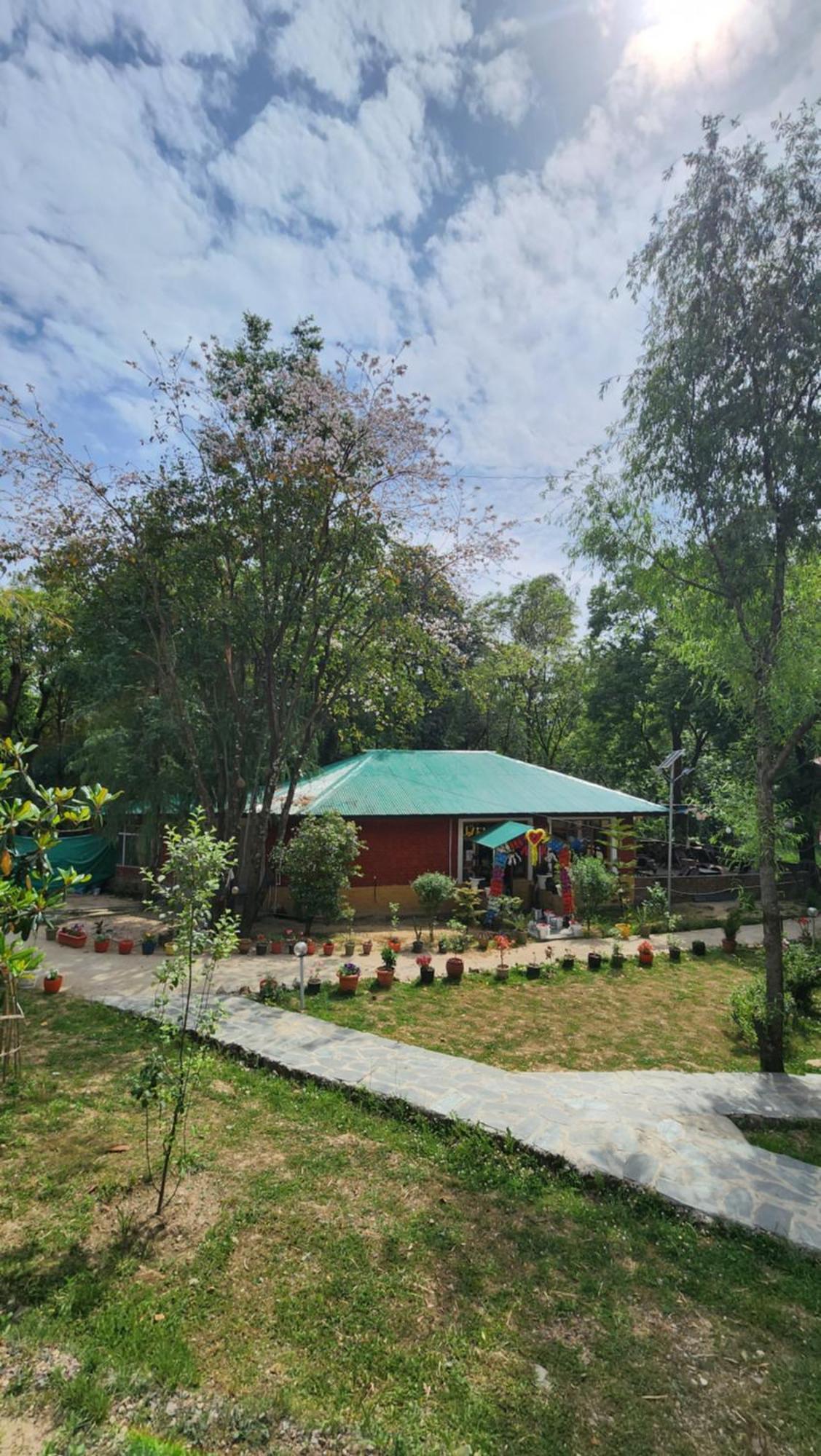 Namlang Resort Bīr Buitenkant foto