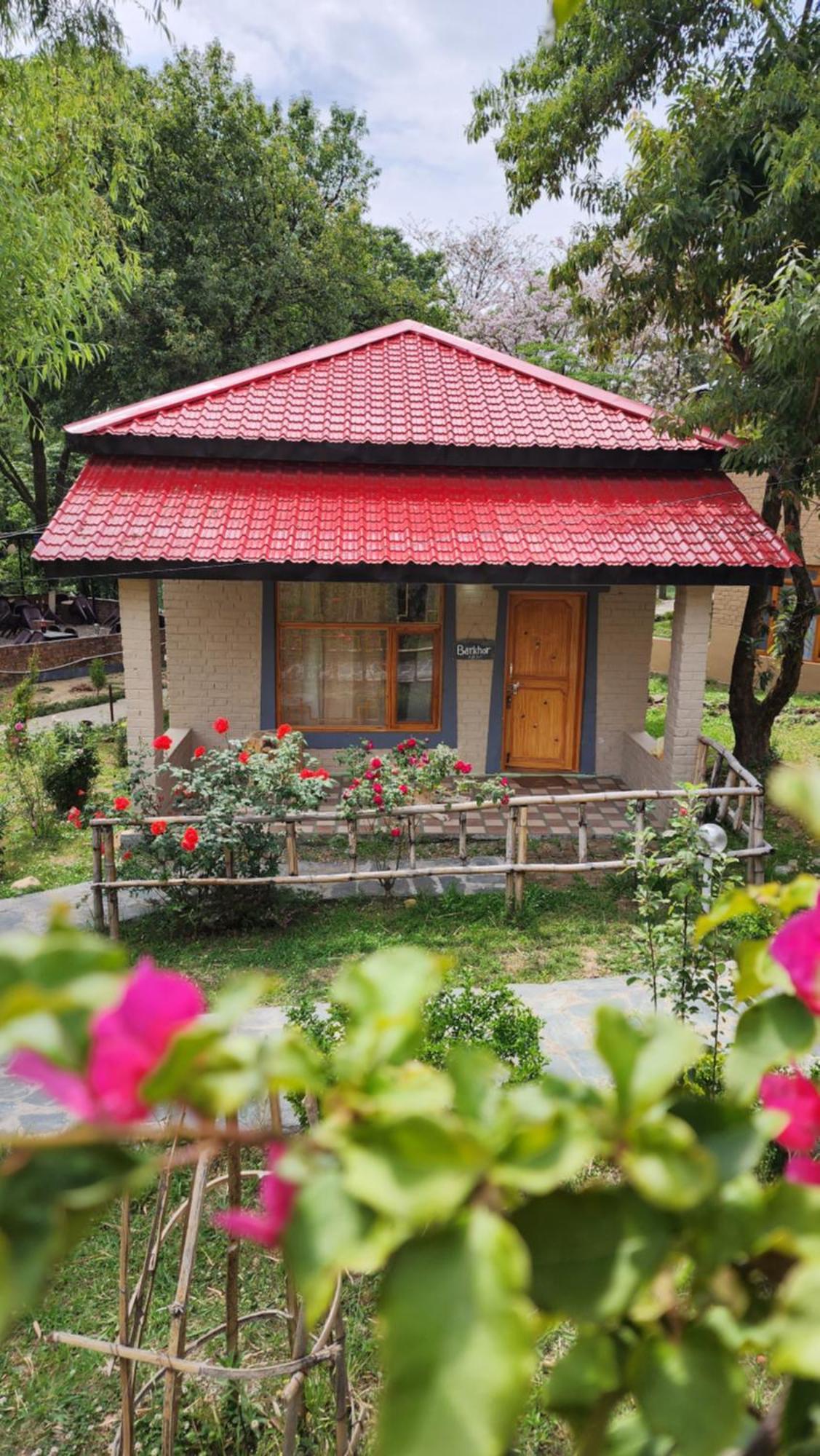 Namlang Resort Bīr Buitenkant foto