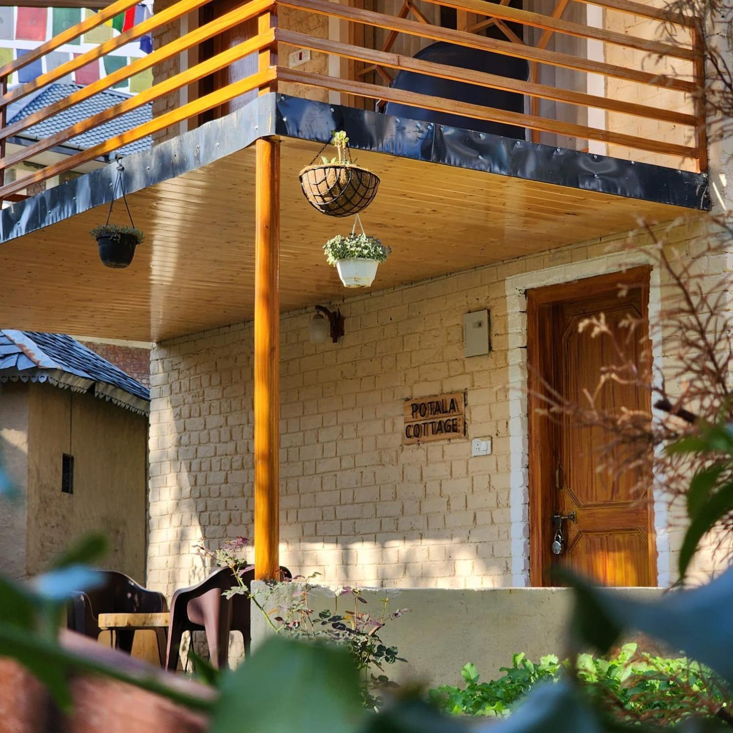 Namlang Resort Bīr Buitenkant foto